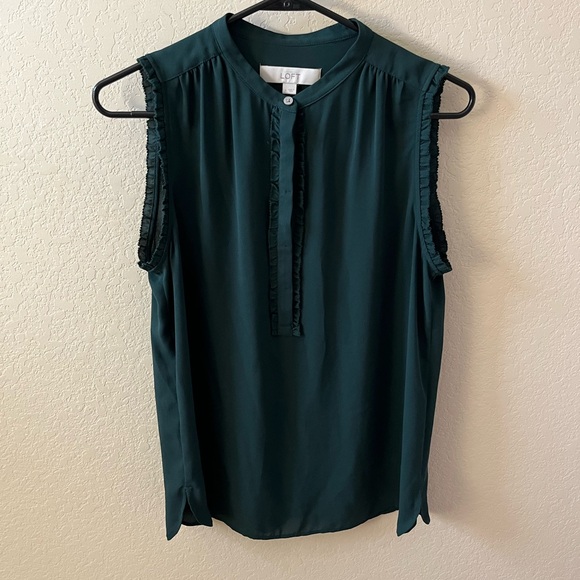 LOFT Tops - LOFT Women’s Emerald Green Sleeveless Ruffle Blouse Size S